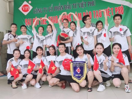 Thực tập sinh Việt Phú "cháy hết mình" trong ngày hội thể dục thể thao